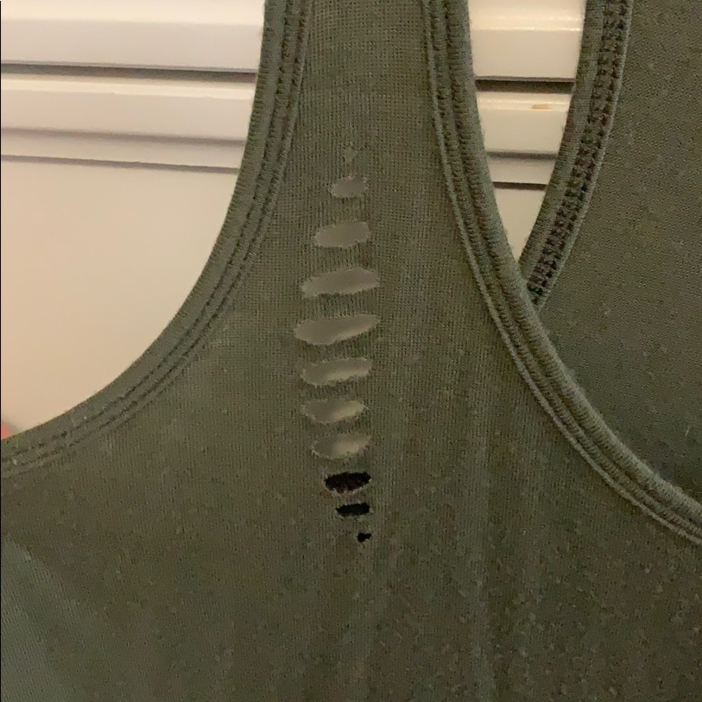 Express Distressed Tank - Picture 4 of 5